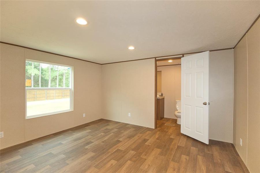 Spacious, unfurnished interior of a new home in , Gordonville (Image 8).