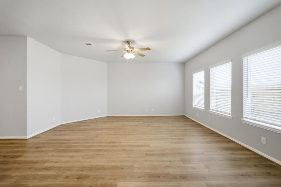 Spacious, unfurnished interior of a new home in Trails at Woodhaven Lakes, La Marque (Image 22). Spacious, unfurnished interior of a new home in Trails at Woodhaven Lakes, La Marque (Image 22).