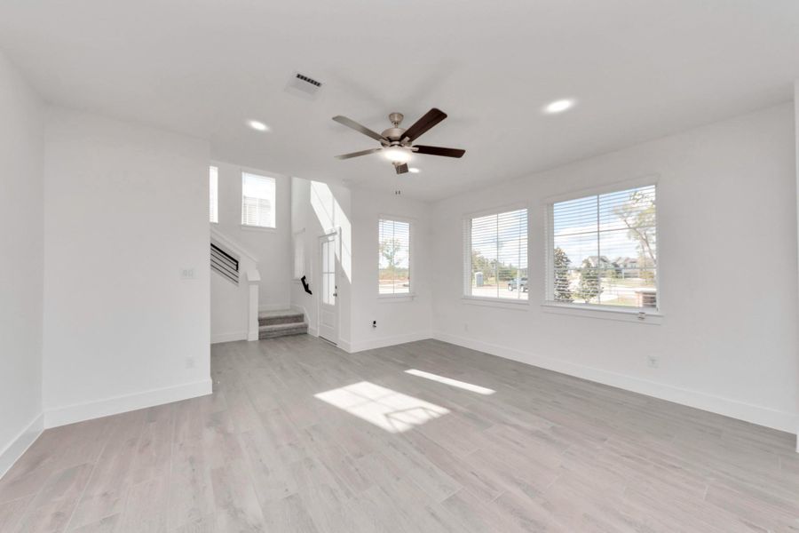 Spacious, unfurnished interior of a new home in Sienna, Missouri City (Image 23).