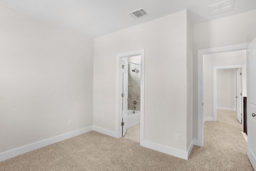 Spacious, unfurnished interior of a new home in Santa Rita Ranch, Liberty Hill (Image 26).