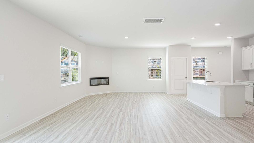 Spacious, unfurnished interior of a new home in Fergus Crossing, York (Image 13).