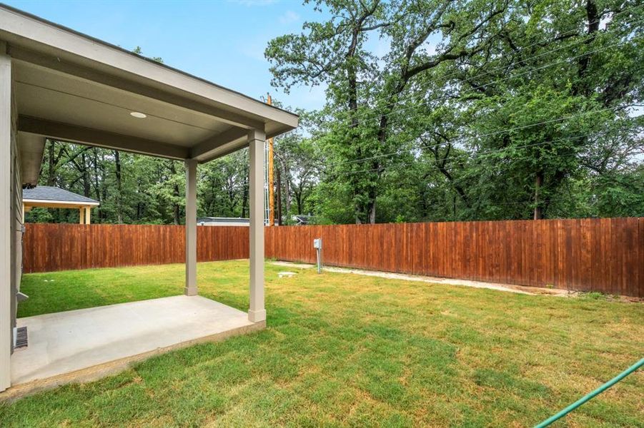 Exterior details and patio area of a home in , Mabank (Image 4).