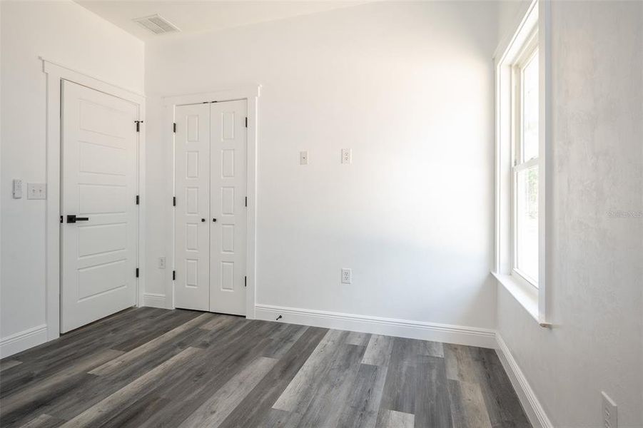 Spacious, unfurnished interior of a new home in , Williston (Image 12).