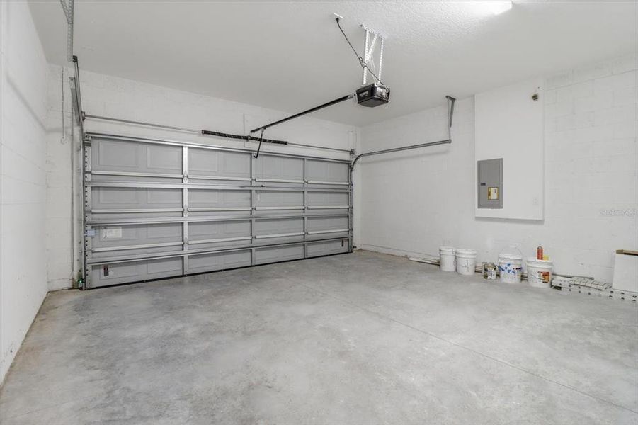 Spacious, unfurnished interior of a new home in , Ocala (Image 38).