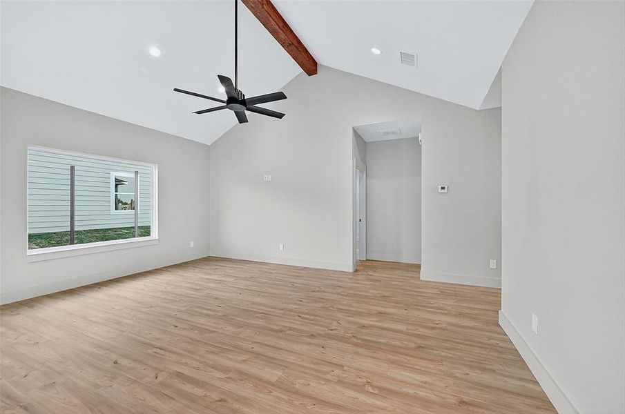 Spacious, unfurnished interior of a new home in , Sherman (Image 14).