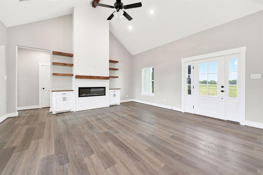 Spacious, unfurnished interior of a new home in , Edgewood (Image 21).