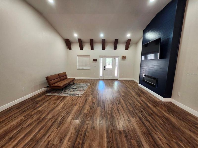 Spacious, unfurnished interior of a new home in , Hudson (Image 18).