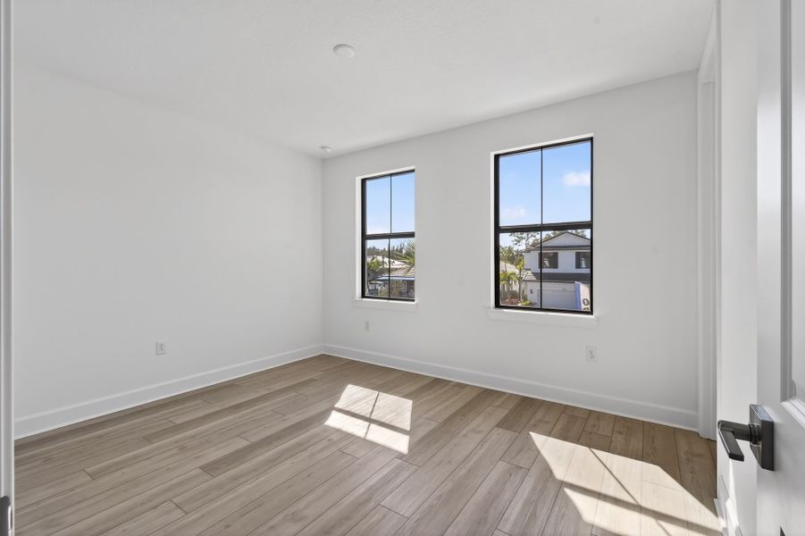 Spacious, unfurnished interior of a new home in Hendrix Reserve, Lake Worth (Image 37).