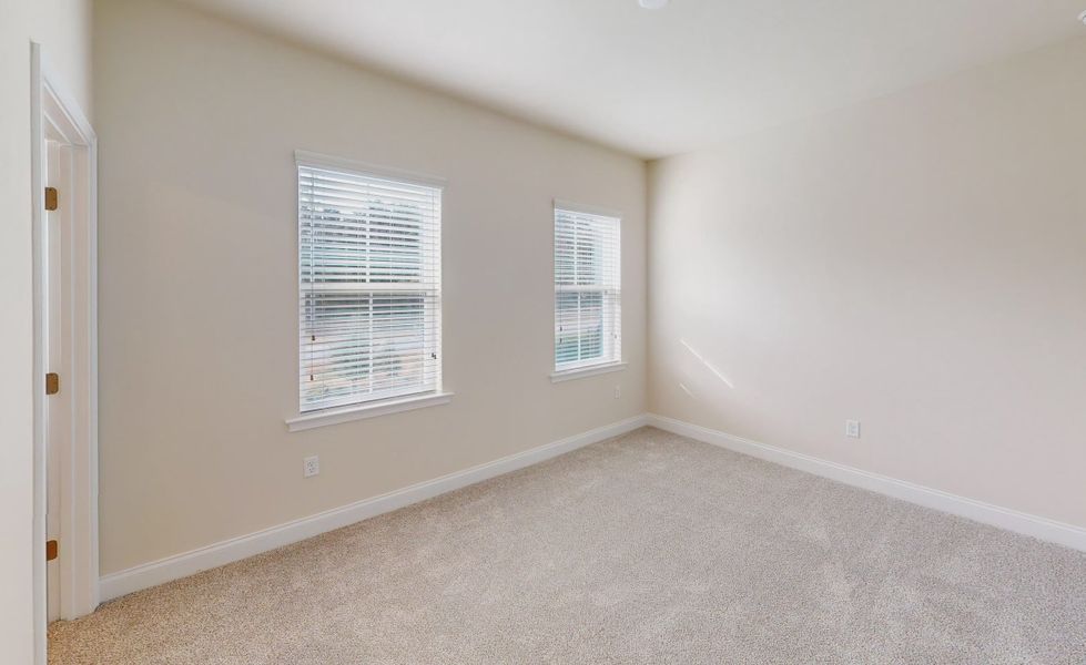 Spacious, unfurnished interior of a new home in Oakmont, Gainesville (Image 26).