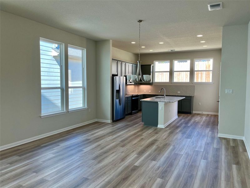 Spacious, unfurnished interior of a new home in Fleetwood, Dripping Springs (Image 10).