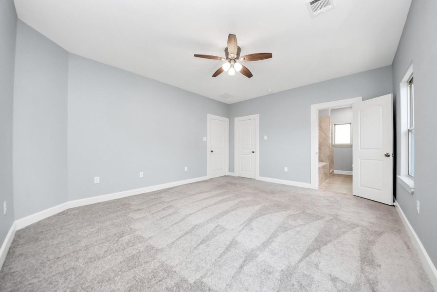 Spacious, unfurnished interior of a new home in , Houston (Image 33).