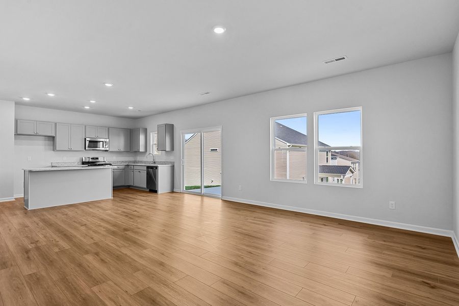 Spacious, unfurnished interior of a new home in Hanes Lake, Winston-Salem (Image 18).
