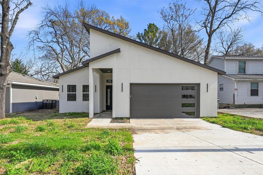Front exterior of a new home in , Dallas, TX, highlighting curb appeal (Image 1). Front exterior of a new home in , Dallas, TX, highlighting curb appeal (Image 1).