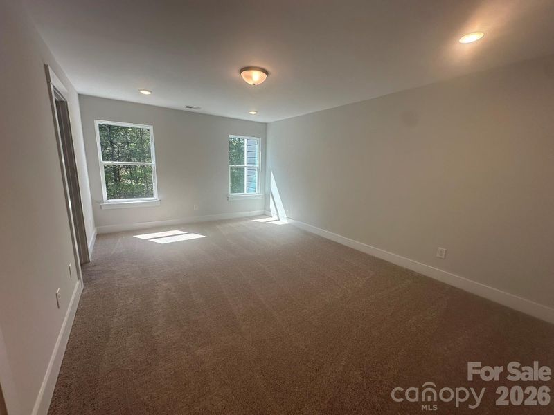 Spacious, unfurnished interior of a new home in Blythe Mill Townhomes, Waxhaw (Image 12).