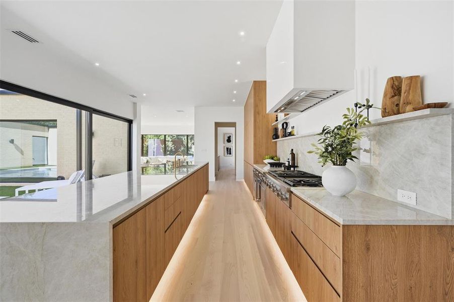 Furnished interior view inside a new home in , Dallas (Image 10).