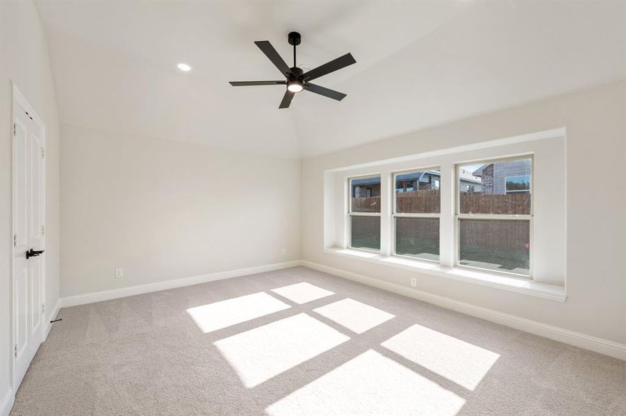 Spacious, unfurnished interior of a new home in Sunset Ridge, Alvarado (Image 17).