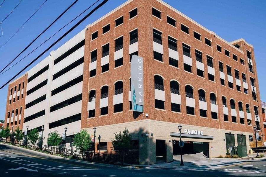 Condo located in Gainesville, GA showcasing its design and architecture (Image 5).