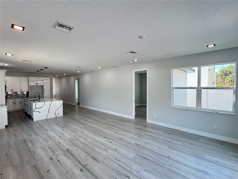 Spacious, unfurnished interior of a new home in , Apopka (Image 18).