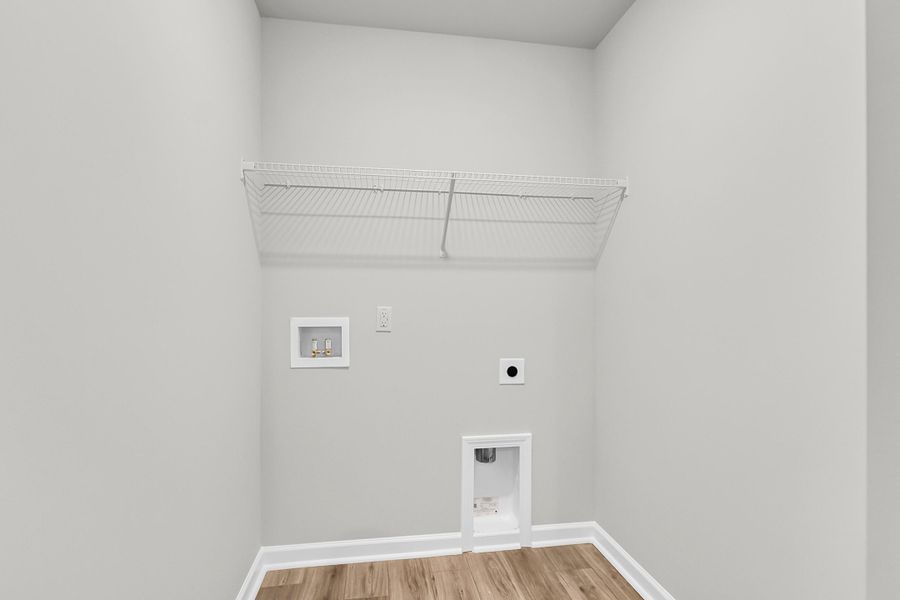 Spacious, unfurnished interior of a new home in Central Creek, Goose Creek (Image 35).