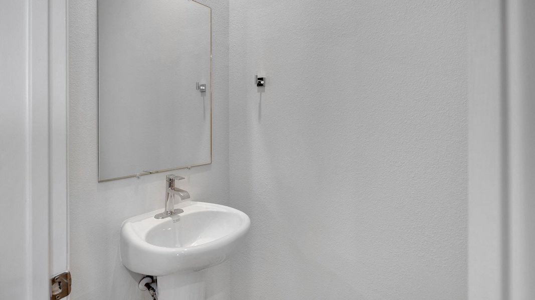 Representative interior finishes for a home built from the Derby by D.R. Horton in Mustang Square, Plano (Image 16).