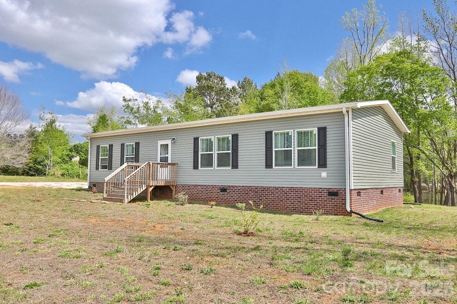 Exterior details and patio area of a home in , Shelby (Image 22).