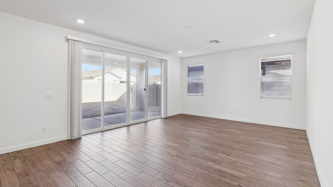 Spacious, unfurnished interior of a new home in Apache Farms, Buckeye (Image 17).