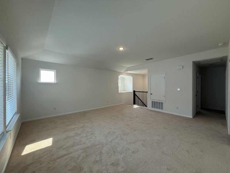 Spacious, unfurnished interior of a new home in The Hills of Bear Creek, Austin (Image 18).