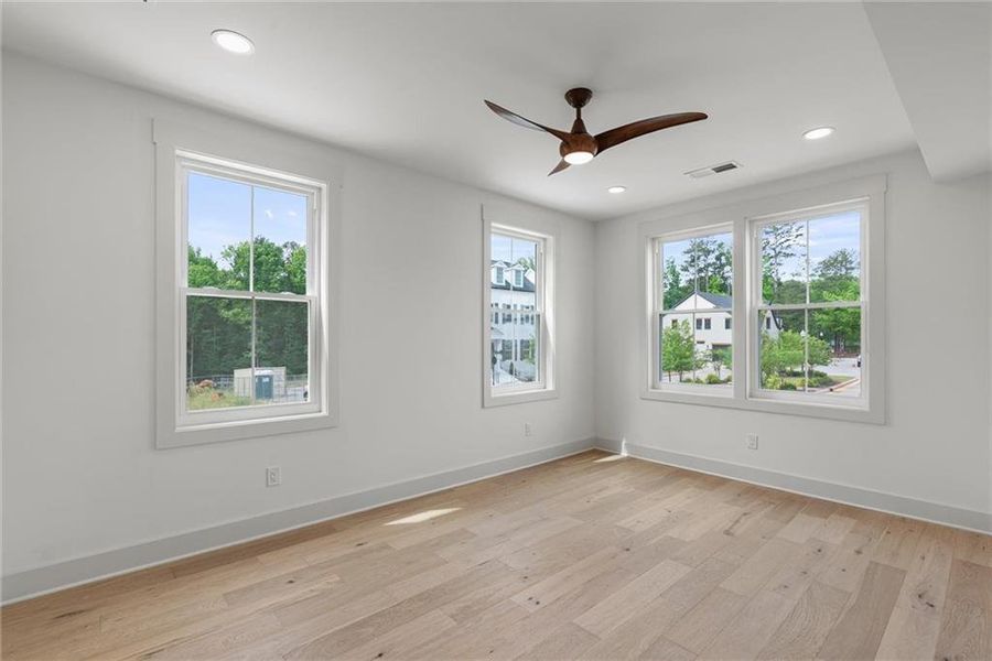 Spacious, unfurnished interior of a new home in , Peachtree City (Image 26).