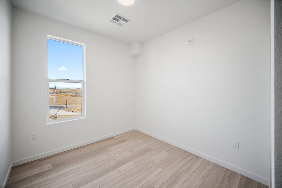Spacious, unfurnished interior of a new home in Lyric at RidgeGate Condos, Lone Tree (Image 17).