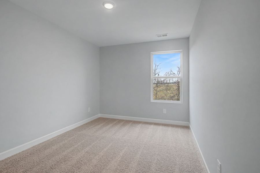 Spacious, unfurnished interior of a new home in Oxford Station, Gallatin (Image 38).