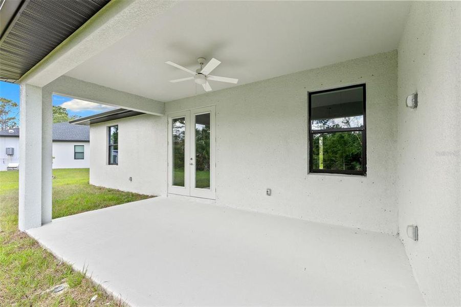 Exterior details and patio area of a home in , North Port (Image 3).
