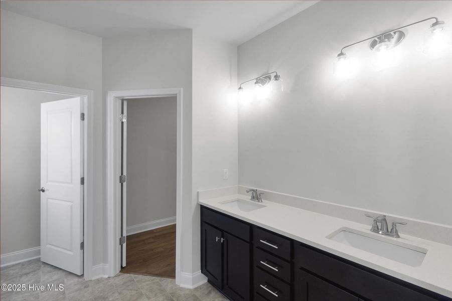 Furnished interior view inside a new home in Fairfield Harbour, New Bern (Image 9).