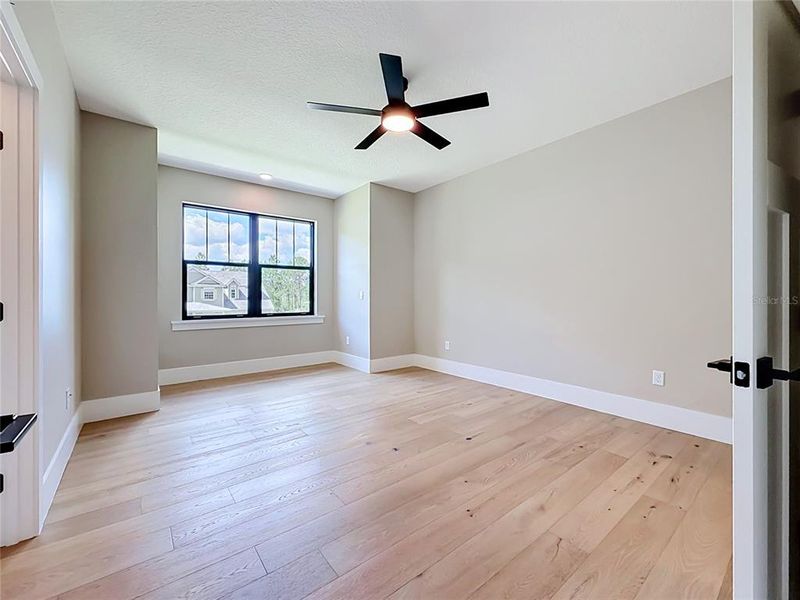 Spacious, unfurnished interior of a new home in , Howey-in-the-Hills (Image 33).