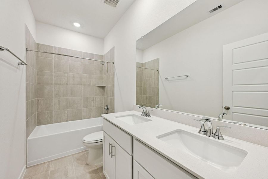 Furnished interior view inside a new home in , Conroe (Image 5).