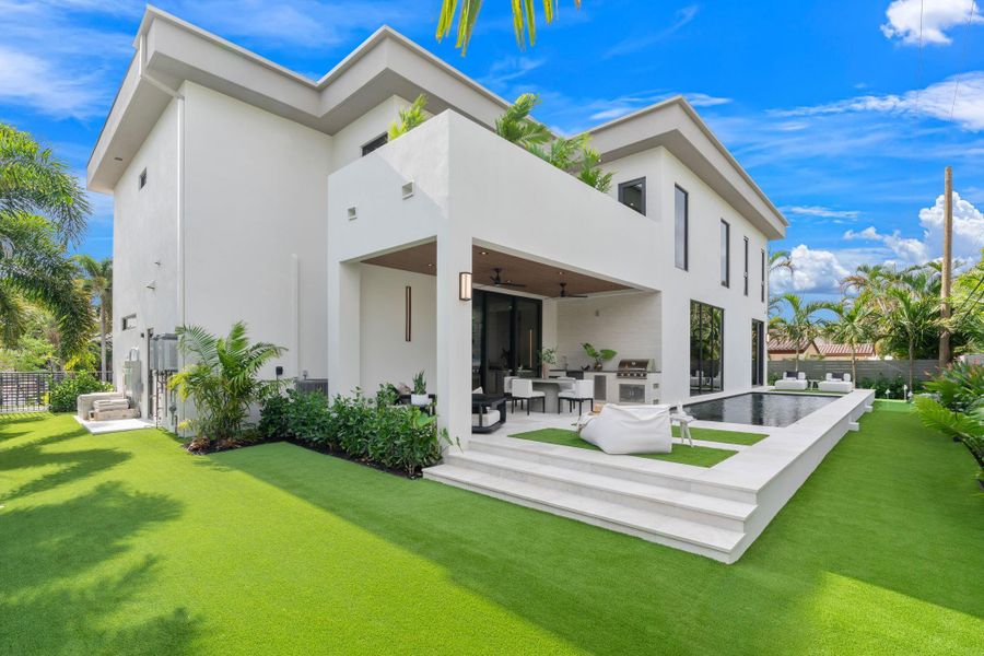 Exterior details and patio area of a home in , Fort Lauderdale (Image 23).