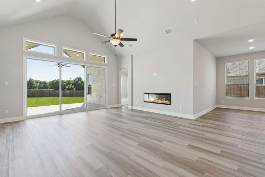Spacious, unfurnished interior of a new home in Oaks of North Grove, Waxahachie (Image 4). Spacious, unfurnished interior of a new home in Oaks of North Grove, Waxahachie (Image 4).