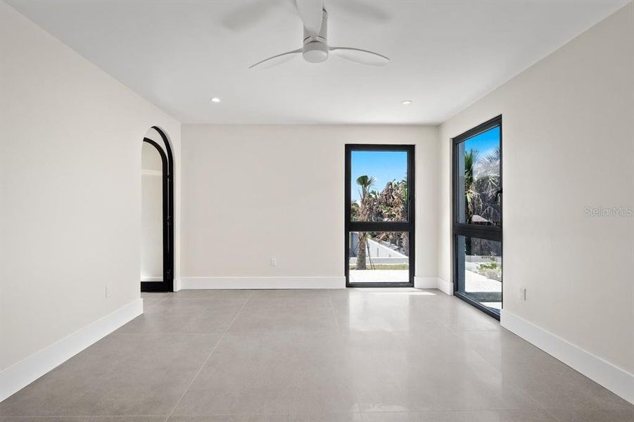 Spacious, unfurnished interior of a new home in , New Smyrna Beach (Image 32).