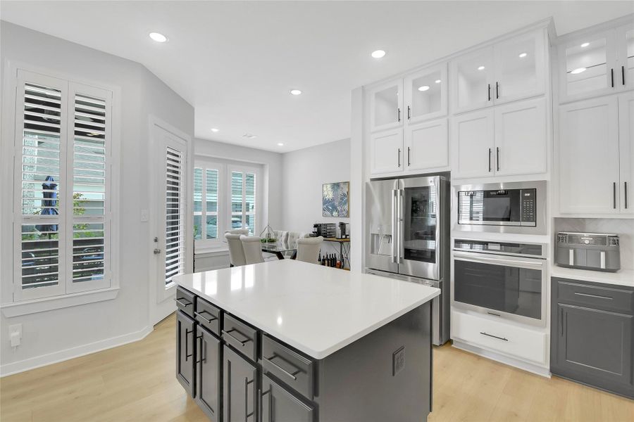 Built-in Oven and Microwave, Contemporary Cabinet Hardware