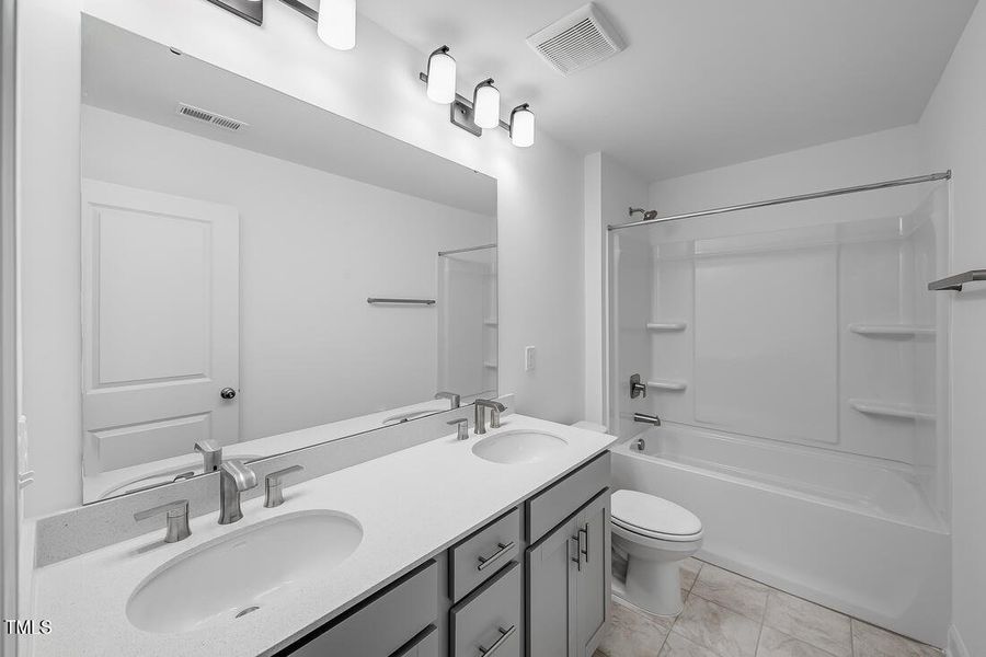 hj-nc-raleigh-camden-quincy-lot-147-bath