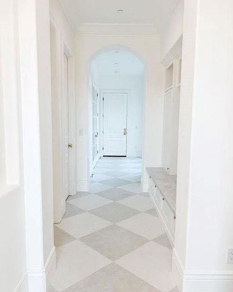 Spacious, unfurnished interior of a new home in , Gainesville (Image 9).