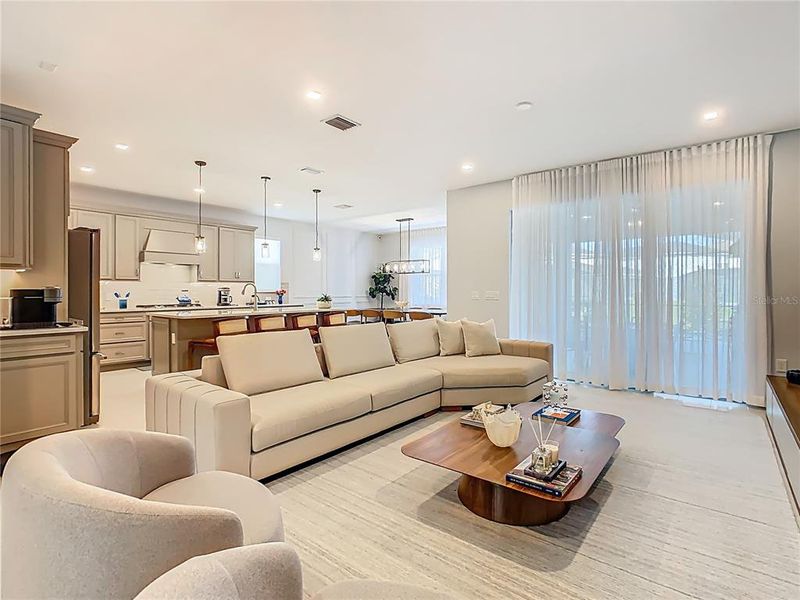 Furnished interior view inside a new home in , Orlando (Image 57).