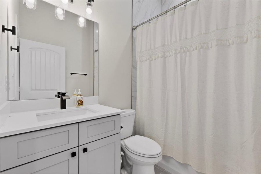 Furnished interior view inside a new home in , Granbury (Image 28).