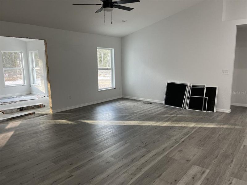 Spacious, unfurnished interior of a new home in , Ocala (Image 10).