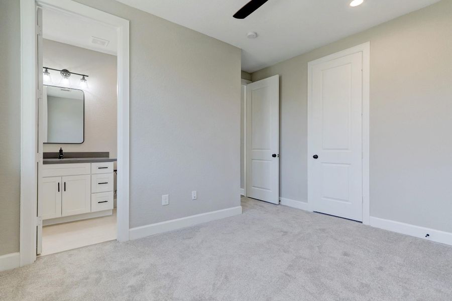 Spacious, unfurnished interior of a new home in , Houston (Image 33).
