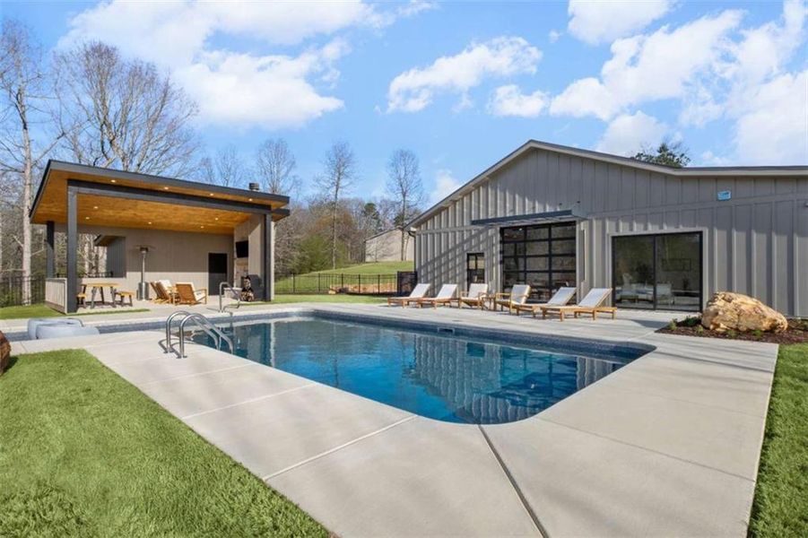 Community amenities in , Talking Rock (Image 32).