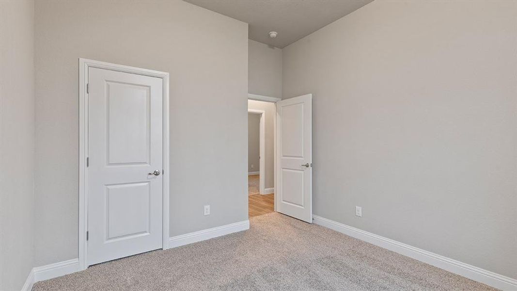 Spacious, unfurnished interior of a new home in Lakeview Pointe, Grand Prairie (Image 15).