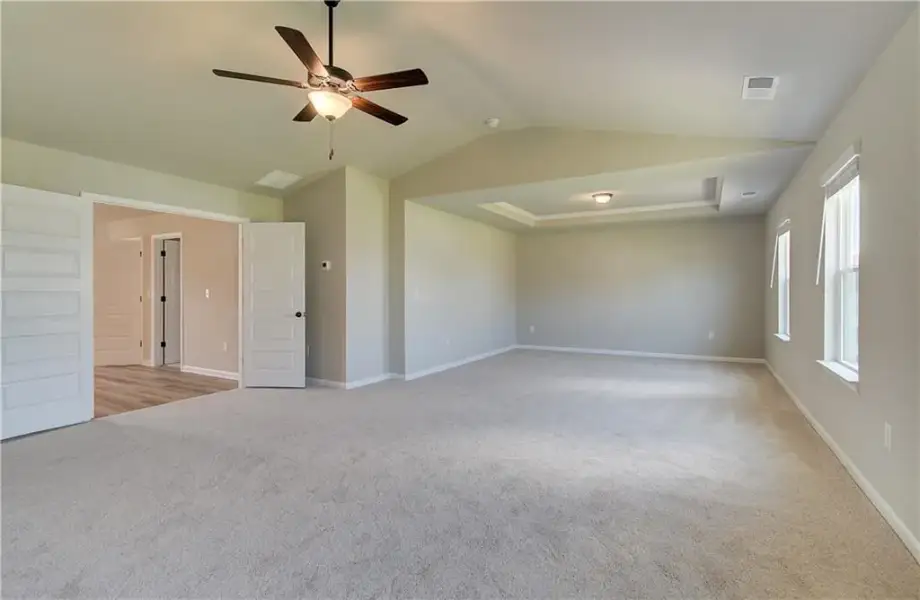 Spacious, unfurnished interior of a new home in Brighton, Locust Grove (Image 25).