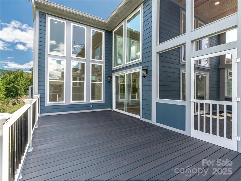 Expansive Open Deck