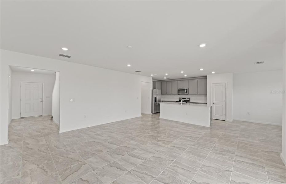 Spacious, unfurnished interior of a new home in Lakespur Wellen Park, Venice (Image 29). Spacious, unfurnished interior of a new home in Lakespur Wellen Park, Venice (Image 29).