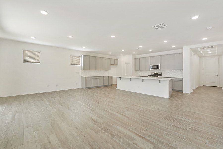 Spacious, unfurnished interior of a new home in Ryder Ranch, Surprise (Image 6).